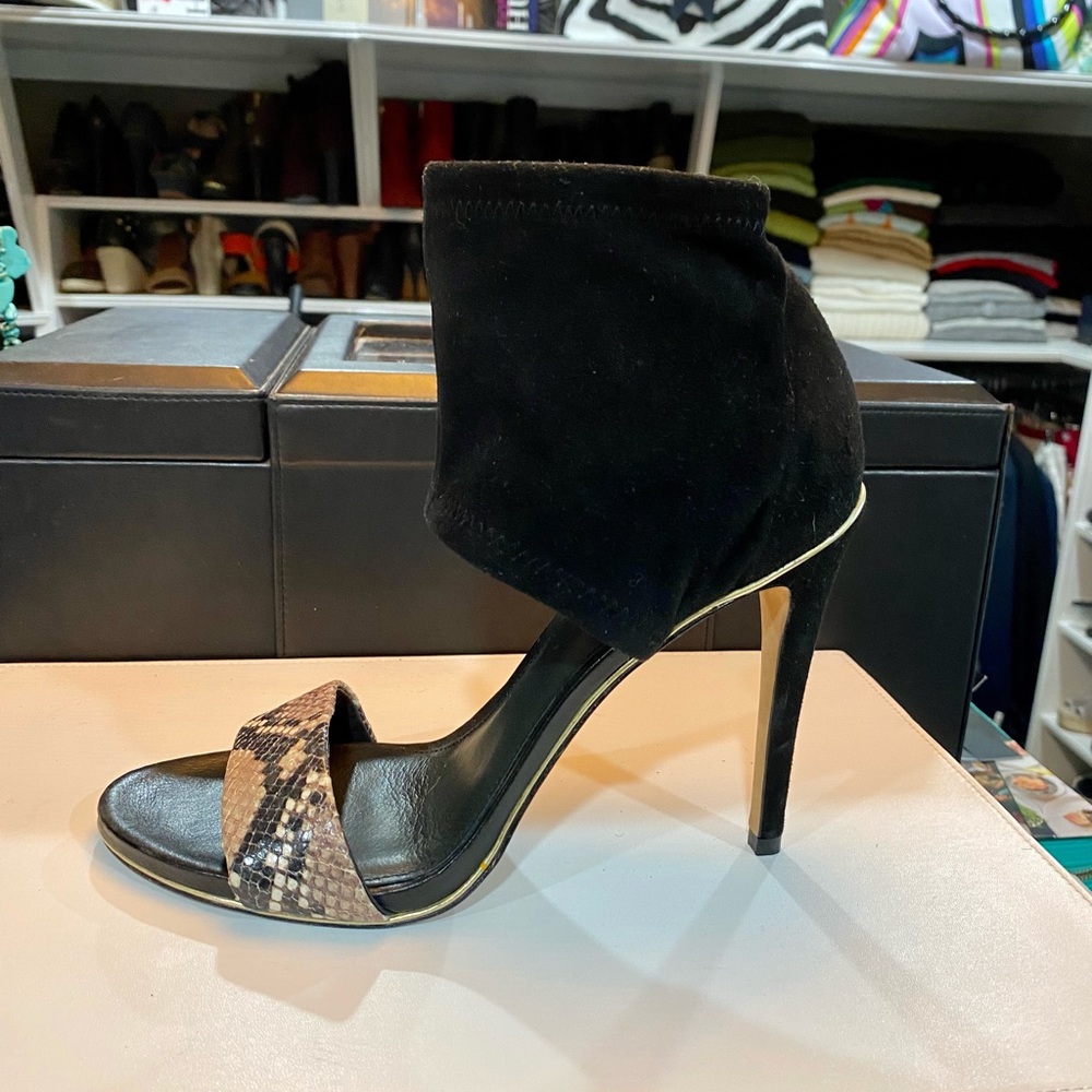Coach pumps